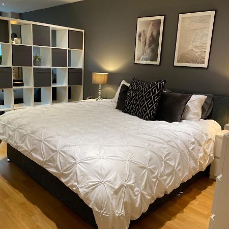 City Centre Modern Studio Apartment - Westone Free Wifi, Gym Access, Netflix Sheffield Buitenkant foto